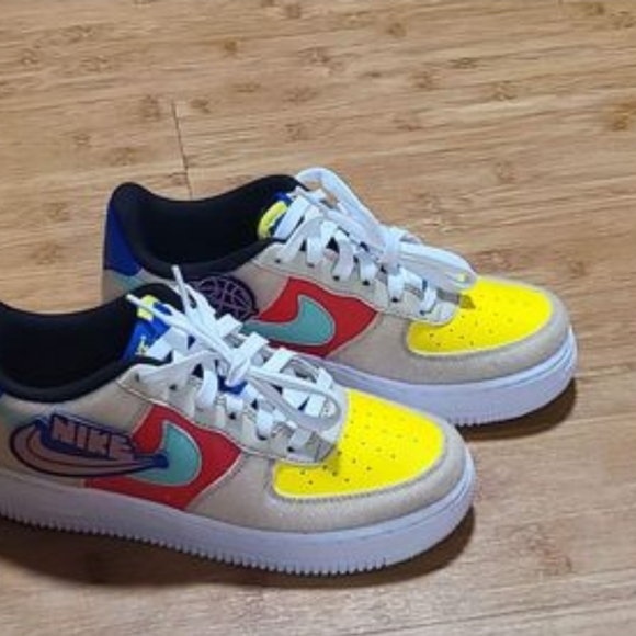 Nike Air Force 1 LV8 'Velcro' Youth 4 (Like new in box) - Picture 2 of 8